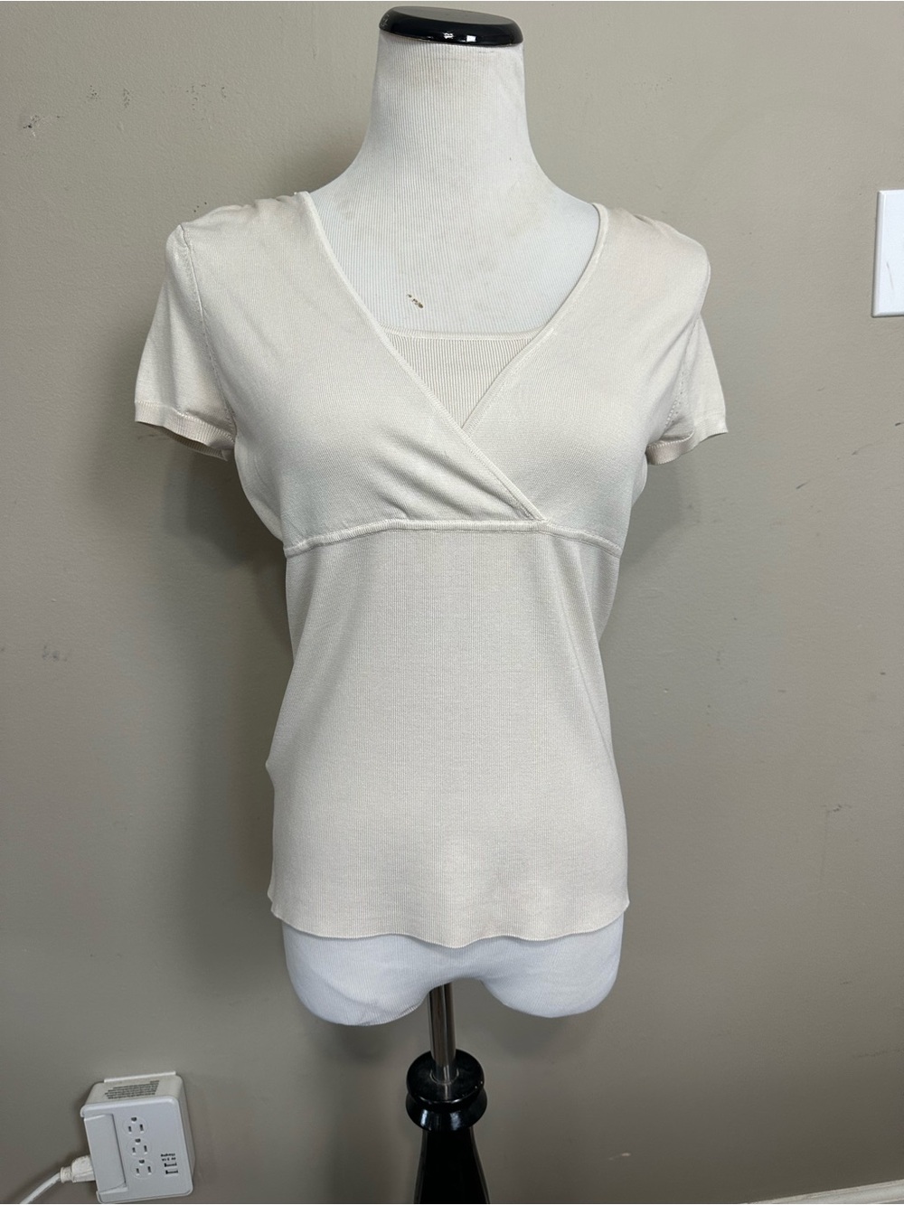 Ann Taylor women’s size medium short sleeve knit top with cross V-neck front.
